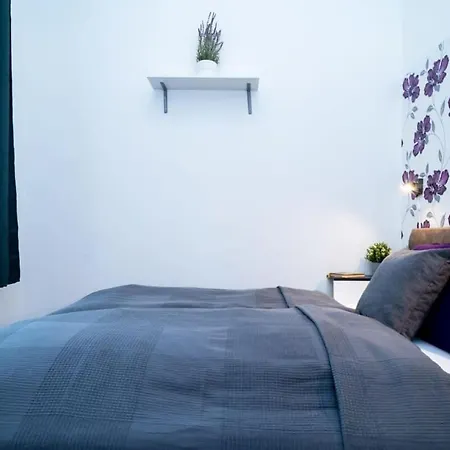 Modern Intimate In The Center