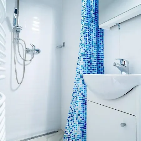 Modern Intimate In The Center