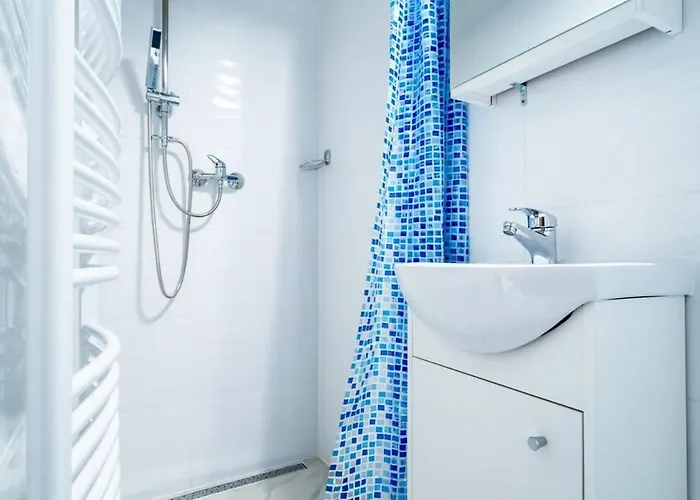 Modern Intimate In The Center