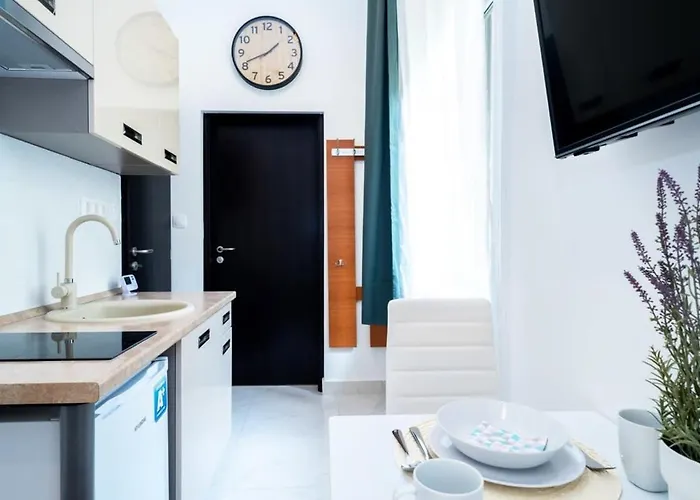 Modern Intimate In The Center