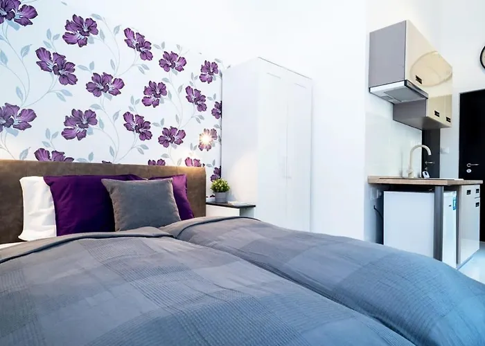 Modern Intimate In The Center